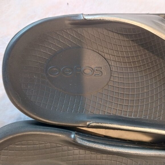 OOFOS Flip Flop Thong Sandal Womens 8 Silver Gray OOlala Cushioned Comfort - Picture 9 of 9